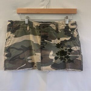 ROXY Micro Mini Camouflage Skirt Juniors Size 7 Raw Hem Military Y2K Low Rise